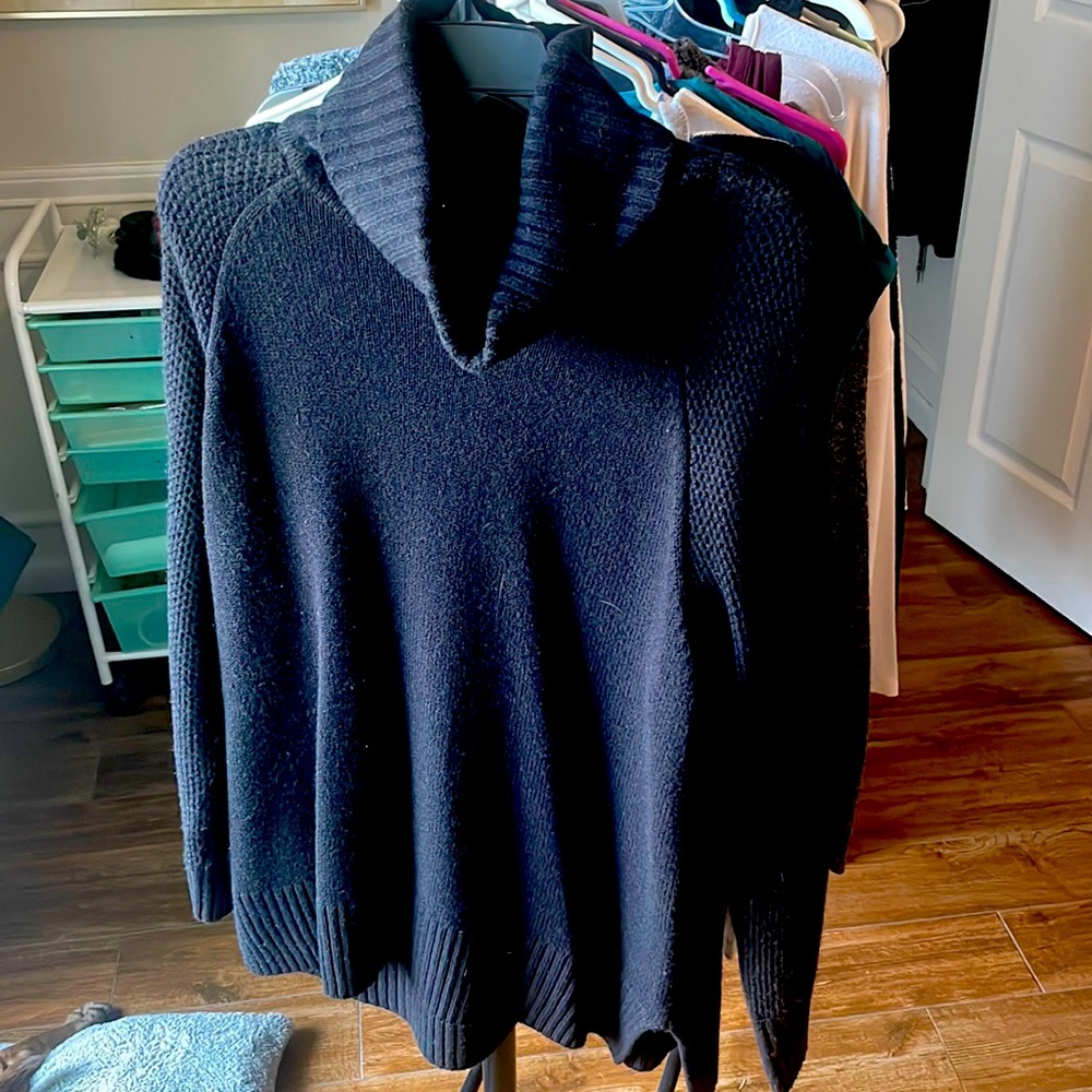 DKNY black sweater XL